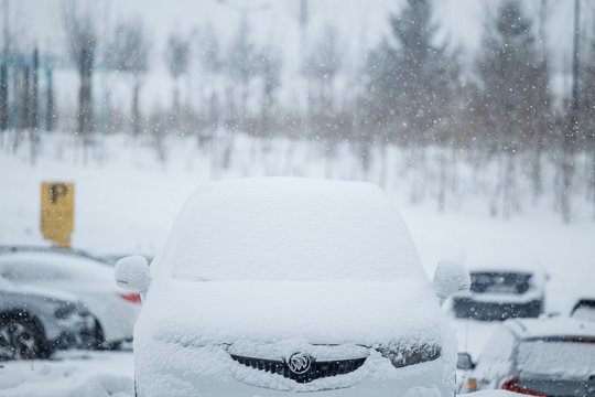Vyraujant sudėtingoms oro sąlygoms, ŠMSM vietoje pamokų stabdymo rekomenduoja nuotolinį mokymą