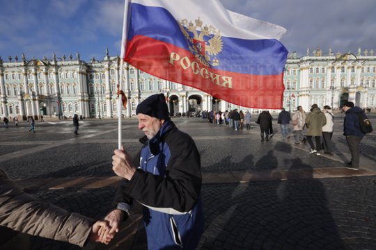„Jau nežinau, kas mums gali padėti“: kosminio dydžio komunalinius mokesčius rusai dengia iš pinigų laidotuvėms