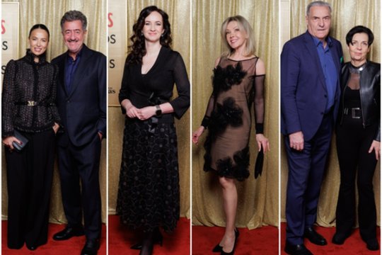 Pasipuošę garbūs svečiai rinkosi į Valdovų rūmus pagerbti Lietuvos metų moters