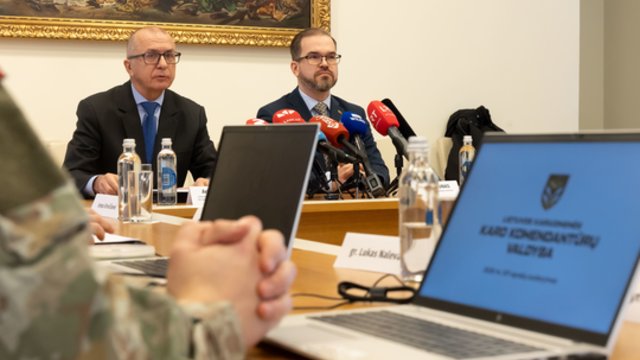 R. Kaunas neatmeta privalomojo moterų šaukimo galimybės: jei matys poreikį ir neužteks vyrų – diskusija galima