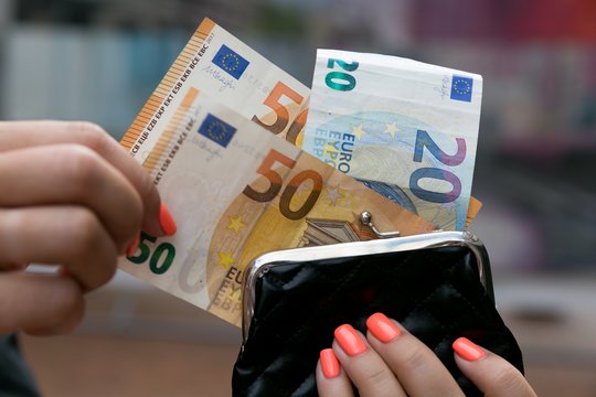 Nusprendus pasitraukti iš pensijos kaupimo – pinigus vis tiek nuskaitys: turite tai žinoti