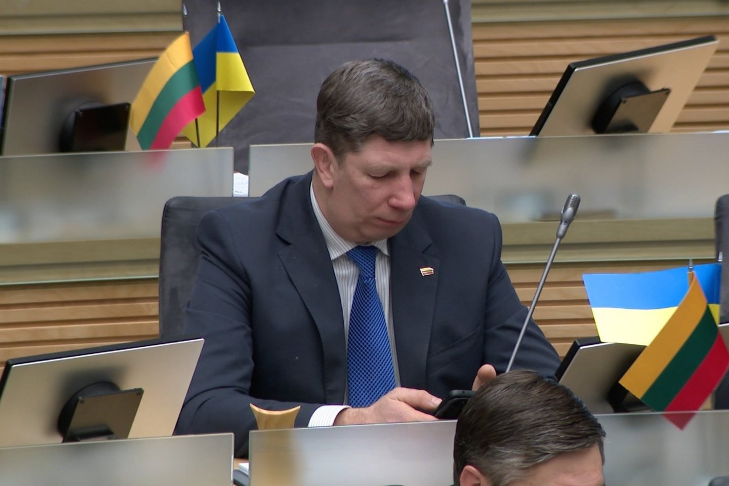 Žvilgsnis į Seimo narių kaklaraiščius: kolekcijose – ir garsiausių pasaulio mados namų vardai.<br> LNK nuotr.