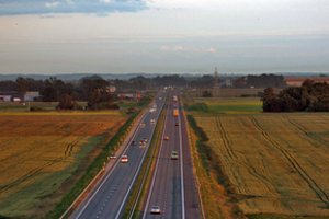 Vokietijoje uždarytas greitkelis – bijo, kad ant jo užkris vėjo jėgainės mentė