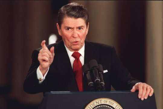 Mirė buvusio JAV prezidento R. Reagano vyriausiasis sūnus Michaelis