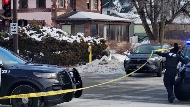 Vaizdai iš kraupaus incidento JAV vietos: imigracijos pareigūnas nušovė moterį