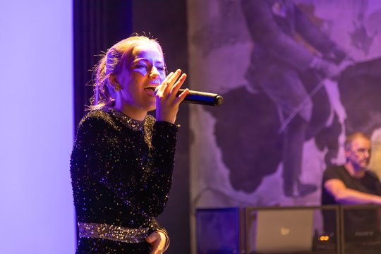 „Eurovizijos“ atrankoje dalyvausianti Emi savo dainoje palietė aštrią temą: „Netektys neturėtų mūsų nužudyti“