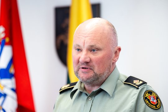 Girtas prie vairo įkliuvęs buvęs Muitinės departamento vadovas D. Žvironas bylinėjasi su policija