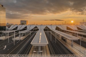 Naujas didžiausio Lenkijos keleivinio geležinkelio mazgo veidas – „Warszawa Zachodnia“ pasirengusi priimti keleivius