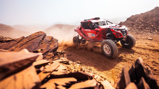 Dakaro ralio naujokai M. Sidabras ir E. Česokas toliau demonstruoja stabilumą: jokių kriminalų