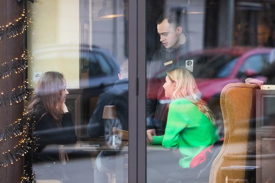 Užsienyje taikomas mokestis įsišaknijo ir Lietuvos restoranuose: „Nustebom, kas čia per pokštas“