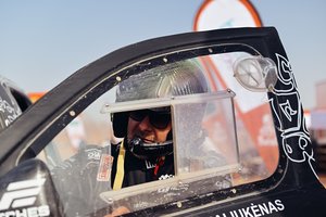 Po penkių valandų laukimo – žinia apie B. Vanagą: parodė, kaip atrodo automobilis