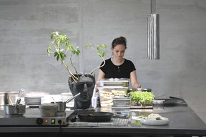 Eidama pro vieną latvių restoraną – suakmenėjo: išvysti tokio reginio nesitikėjo