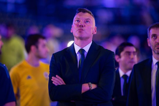 Po pralaimėjimo sekė linksma Šaro replika: pats save „patraukė per dantį“