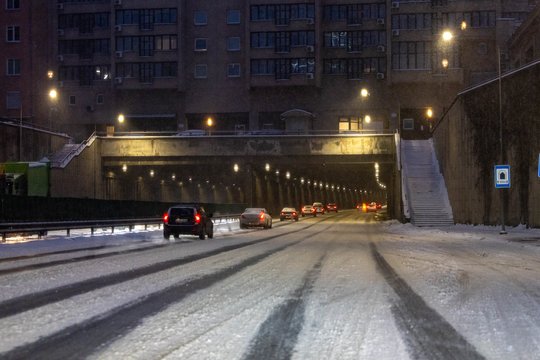 Vilnių užklupus gausiam snygiui – naujausia informacija: užfiksuota bene 70 eismo įvykių, sudėtinga situacija ir pėstiesiems