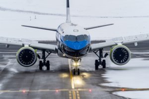 Skelbia, kokia situacija Lietuvos oro uostuose po snygio