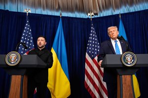 V. Zelenskis ir D. Trumpas planuoja pasirašyti 800 mlrd. dolerių vertės susitarimą dėl Ukrainos atstatymo