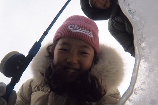 Ledinis savaitgalis Pietų Korėjoje: tūkstančiai turistų susirinko į Hwachaeon žvejybos festivalį