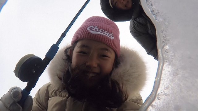 Ledinis savaitgalis Pietų Korėjoje: tūkstančiai turistų susirinko į Hwachaeon žvejybos festivalį