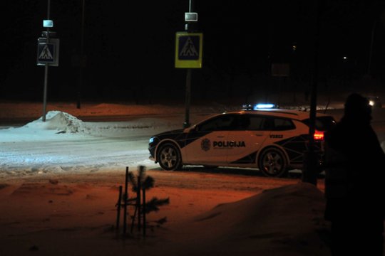 Pagrobęs automobilį girtas kaunietis jo nesuvaldė ir nuskriejo į griovį