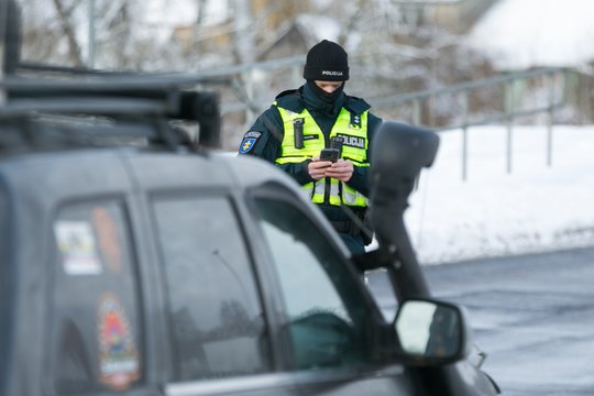 Masinė avarija Vilniuje: dėl susidūrusių automobilių apsunkintas eismas judrioje gatvėje