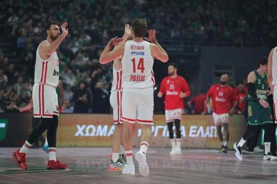 Kai turi pinigų – nėra bėdos: „Olympiakos“ 175 km skrido privačiu lėktuvu