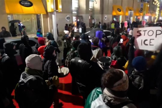 Po incidento Mineapolyje D. Trumpas siunčia šimtus federalinių pareigūnų: gyventojai pasipiktinę