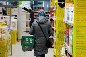 Vienam prekybos tinklų – tarnybos įspėjimas dėl incidento su šuns vedlio lydima moterimi