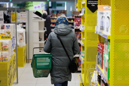 Vienam prekybos tinklų – tarnybos įspėjimas dėl incidento su šuns vedlio lydima moterimi