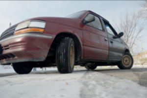 Neįtikėtinas projektas: amerikietis sukūrė neįprastą automobilį su dviem priekiniais galais 