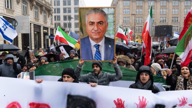 Irano režimo žlugimas reikštų didžiulį pralaimėjimą šios šalims: situacija primena šachmatų partiją