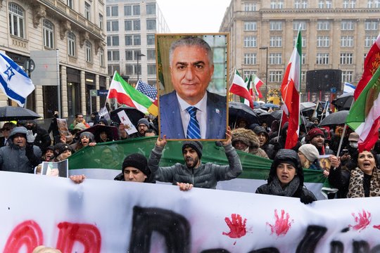 Irano režimo žlugimas reikštų didžiulį pralaimėjimą šios šalims: situacija primena šachmatų partiją