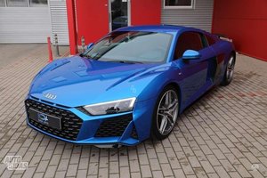 Ar Audi R8 vertas būti priimtas į tikrų superautomobilių klubą?