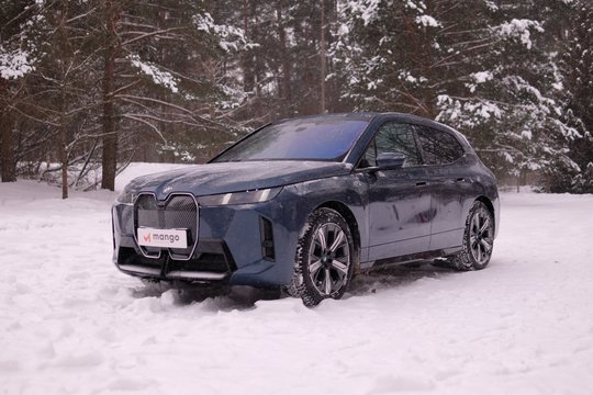 2026 m. „BMW iX“ testas: kokių atnaujinimų sulaukė bavarų flagmanas