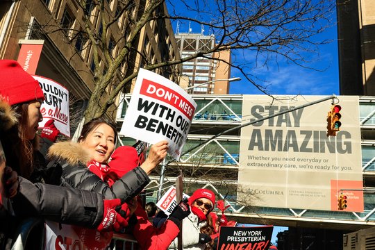 Niujorke 15 tūkst. slaugytojų surengė didžiausią visų laikų streiką dėl darbo sąlygų ir užmokesčio