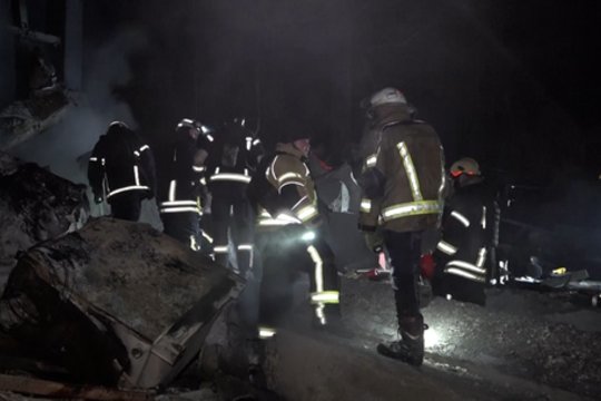 Šaltakraujiški rusų smūgiai: per naktinį išpuolį smogė vaikų medicinos įstaigai, yra aukų