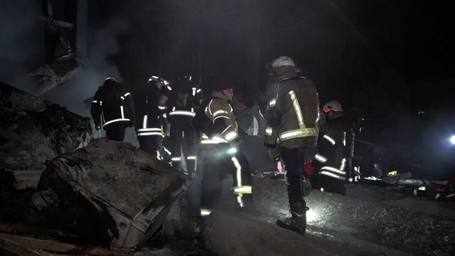 Šaltakraujiški rusų smūgiai: per naktinį išpuolį smogė vaikų medicinos įstaigai, yra aukų