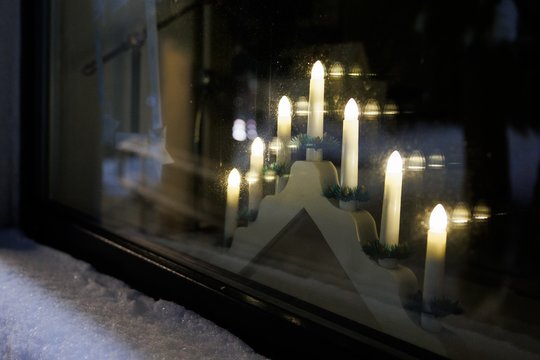 Laisvės gynėjų dieną G. Nausėda su Juodšilių gimnazistais uždegė atminimo žvakeles