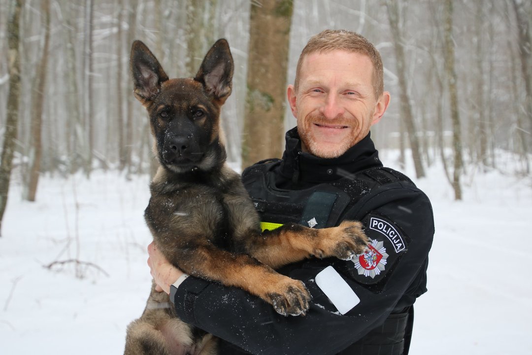 Susipažinkite – 3 mėn. bebaimis Aras pradeda tarnybą Lietuvos policijoje