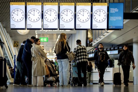 Žiema neduoda atsikvėpti: net keliose Europos šalyse sutriko oro uostų darbas