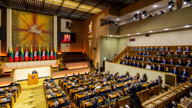 Seime iškilmingai paminėtas Laisvės gynėjų dienos 35-metis: vienoje kalbų – padėka D. Grybauskaitei