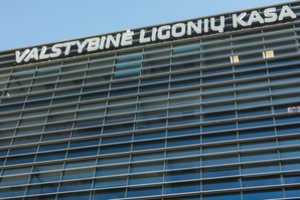 Teismas: didesnė neturtinė žala už moteriai per klaidą išoperuotą sveiką sąnarį priteista pagrįstai