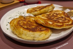 Kefyro blyneliai su netikėtu ingredientu: „Jei dar neteko ragauti, nuoširdžiai rekomenduoju išbandyti“