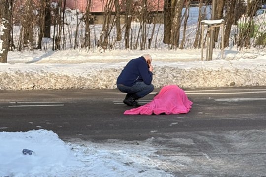 Kaune partrenkta pėsčiųjų perėja ėjusi moteris – ji išvežta į klinikas
