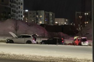 Vilniuje girta vairuotoja sukėlė rimtą avariją – vieną automobilyje įkalintą moterį vadavo ugniagesiai