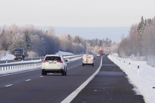 Auksiniai patarimai vairuotojams: tai padarę – nestrigsite žiemos keliuose