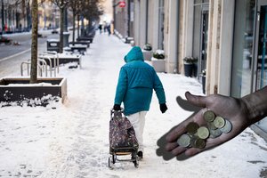 Bedarbiams siūlo apkarpyti išmokų mokėjimą: gautų tik dalis