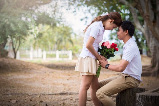 Pietų Korėja sugalvojo, kaip supiršti vienišius: papasakojo, kas vyksta valdžios surengtuose pasimatymuose