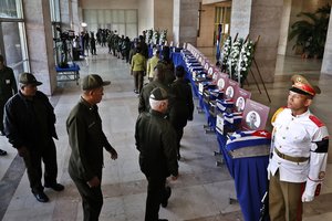 Į Kubą grižo 32 Venesueloje žuvusių kareivių palaikai