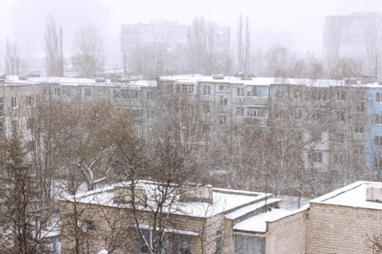 Žiemą tai pamato visi, bet daugelis ignoruoja: signalai, kurie daugiabutyje vėliau kainuoja tūkstančius