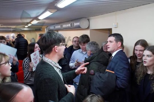 R. Žemaitaičiui ir jo komandai apkartęs susitikimas Alytuje vos nevirto muštynėmis: užfiksavo, kaip išlydėjo